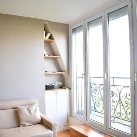 Fully Renovated Bright With High View Parigi